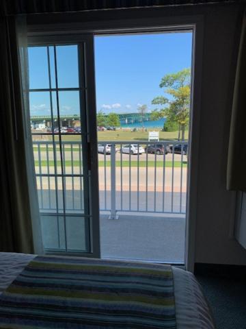 Parkside Inn Bridgeview 맥키노 시티 외부 사진